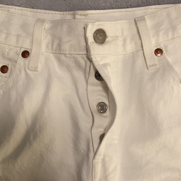 Levi’s Distressed, High Rise Short - Picture 2 of 8